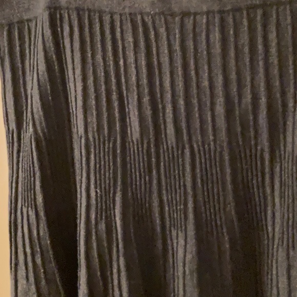 CABI SKIRT SIZE MEDIUM - Picture 2 of 4
